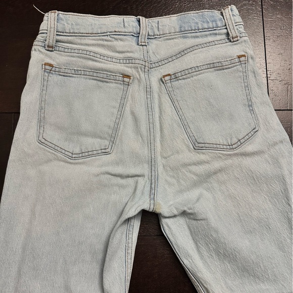 Abercrombie & Fitch High Rise Distressed Mom Jean in Light Wash Size 25 - Picture 7 of 13